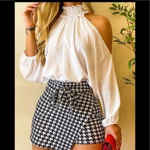 🎉New Darling Cold Shoulder Shorted Top With Houndstooth Print Tie Shorts